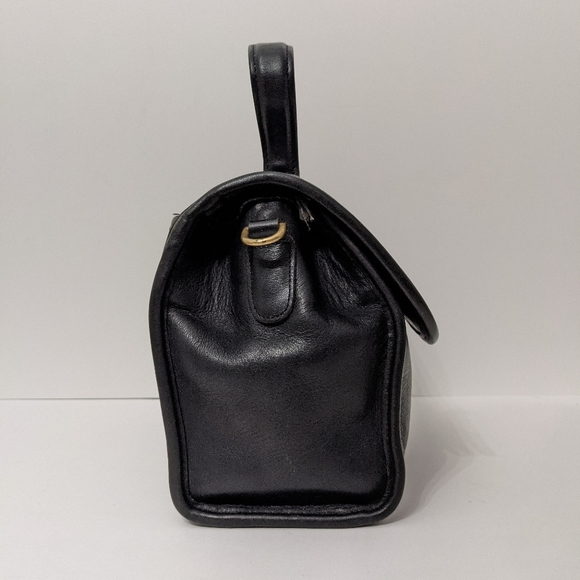 [SOLD] Vintage Coach Manor - Picture 4 of 10